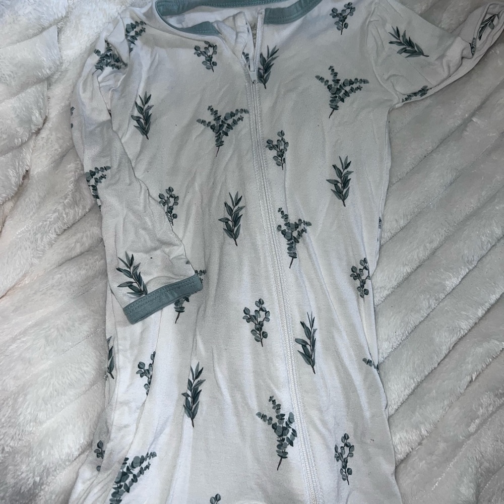 Kyte baby eucalyptus print Zip-Up Pajama Onesie